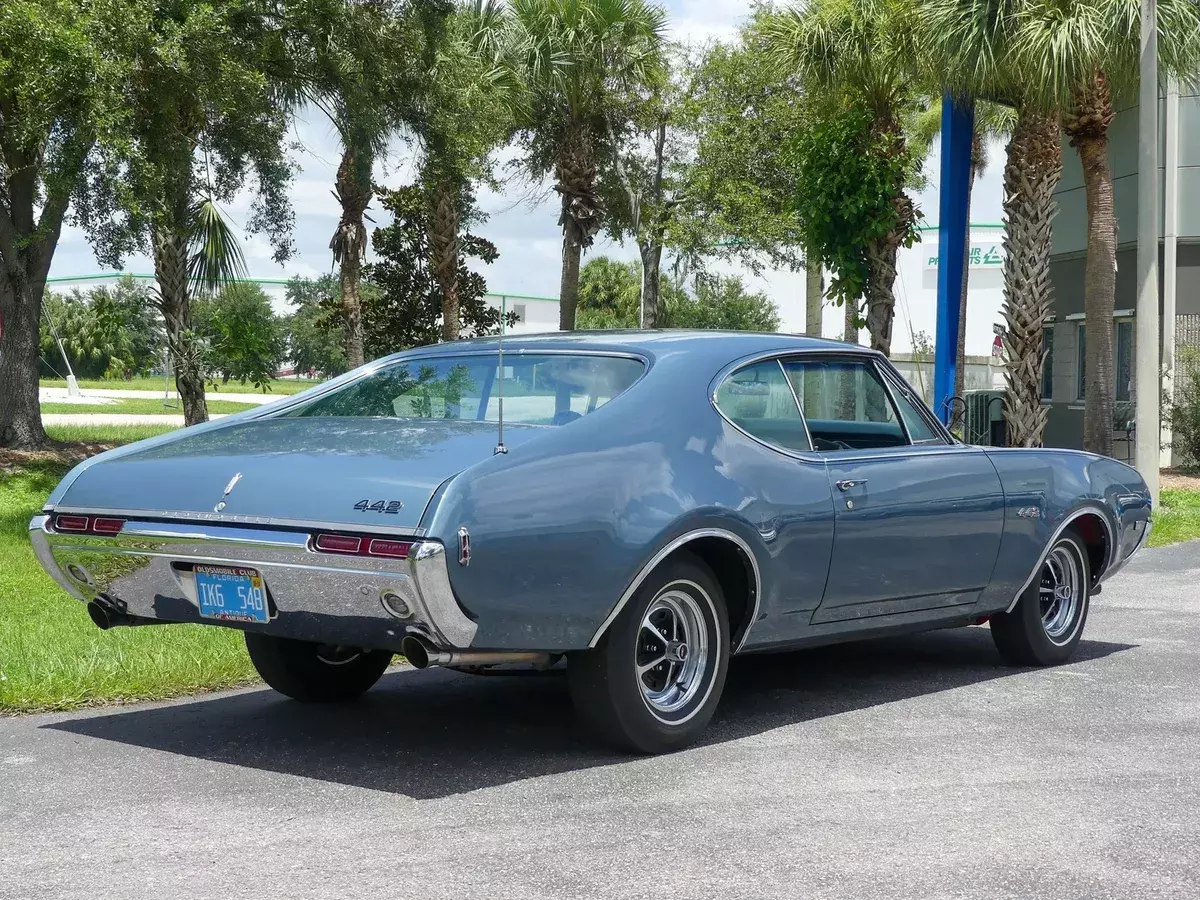 Beautiful 1 Family Owned 1968 Oldsmobile Cutlass 442 w/ Rocket 400 and 4 Speed!! 1968 Oldsmobile Cutlass 442