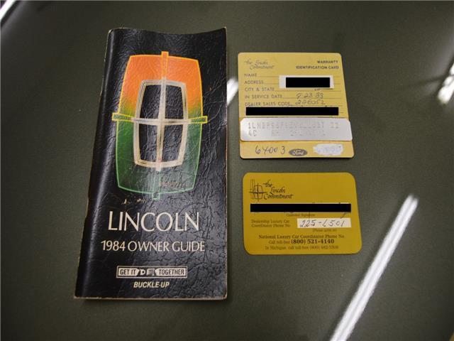1984 Lincoln Town Car Sedan - photo 3