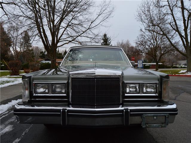 1984 Lincoln Town Car Sedan - photo 5