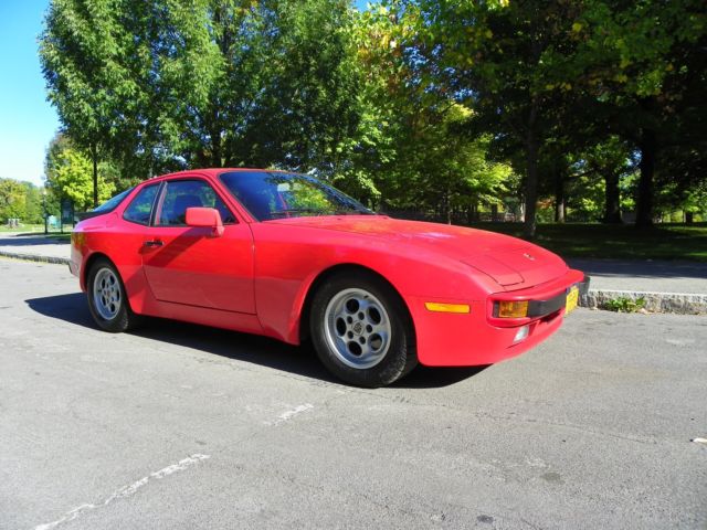 1986 Porsche 944 2-Door Coupe