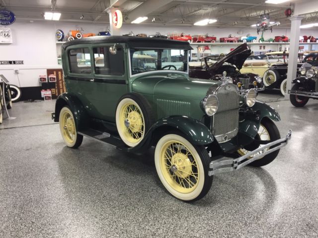 BEAUTIFUL 1929 Ford Model A Two Door Sedan, Nicely Restored! Must See!!!!!!!!!!! 1929 Ford Model A Cloth
