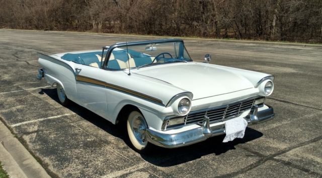 1957 Ford Fairlane Sunliner