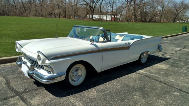 1957 Ford Fairlane Sunliner - photo 2