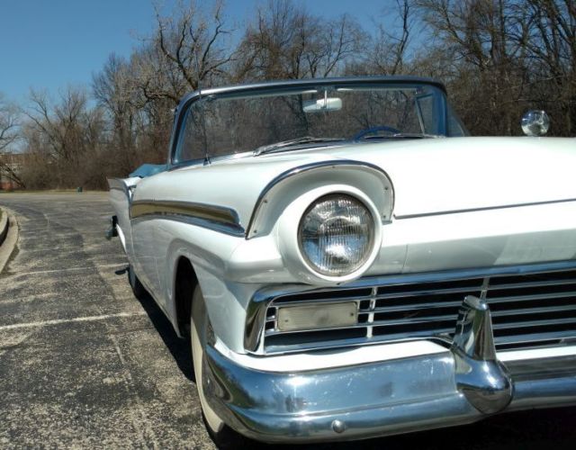 1957 Ford Fairlane Sunliner - photo 3