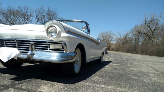 1957 Ford Fairlane Sunliner - photo 4