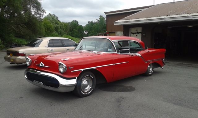 1957 Oldsmobile Eighty-Eight Holiday Hardtop - photo 6
