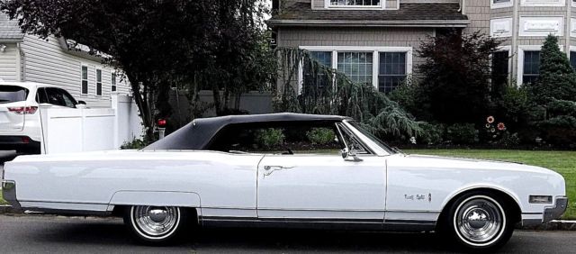 1966 Oldsmobile Ninety-Eight CONVERTIBLE - photo 2