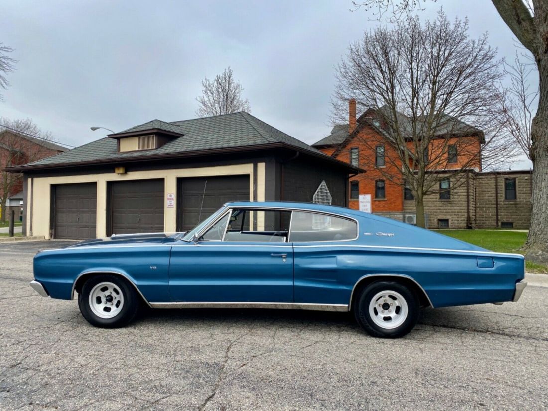 1967 Dodge Charger FASTBACK V8 NO RESERVE MUST SEE!!! - photo 8