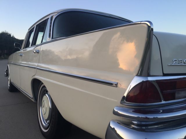 1967 Mercedes-Benz 200-Series - photo 3