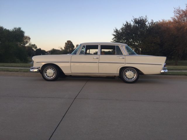 1967 Mercedes-Benz 200-Series - photo 6
