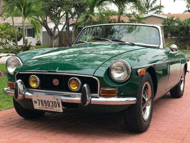 Beautiful 1972 MGB, Chrome bumper with brand new soft top and hard top included! 1972 MG MGB