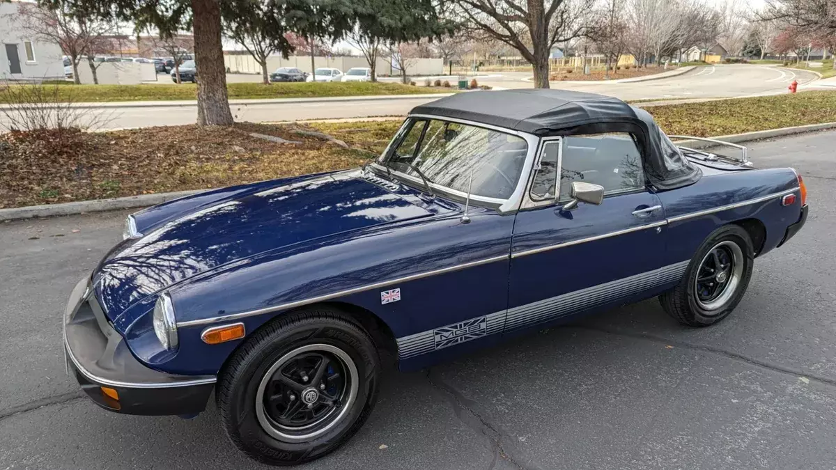 BEAUTIFUL 1977 MG B ROADSTER - 83K ACTUAL MILES - RUNS WELL - READY TO ENJOY ! 1977 MG MGB