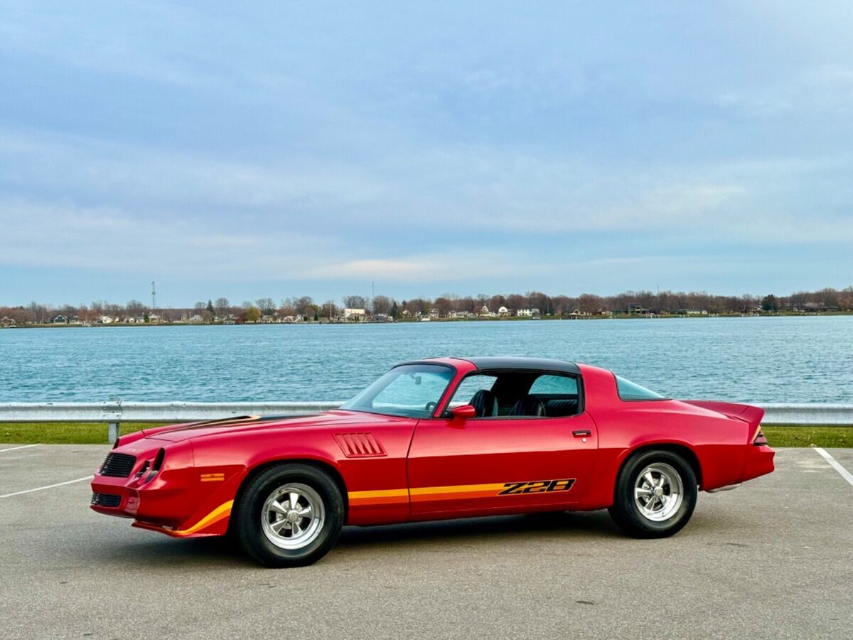 1979 Chevrolet Camaro Z28 350CID T-Tops Beautiful - No Reserve!! - photo 2