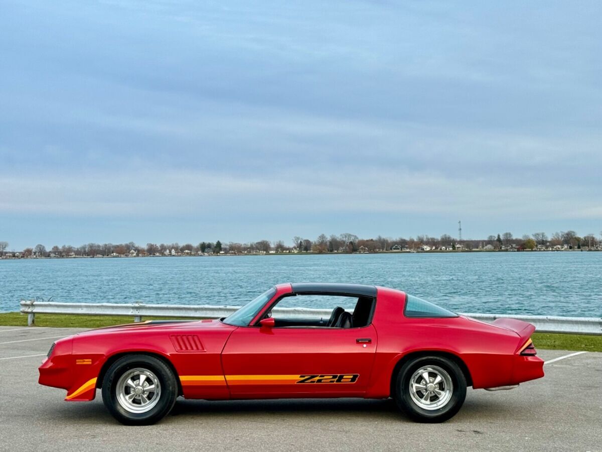 1979 Chevrolet Camaro Z28 350CID T-Tops Beautiful - No Reserve!! - photo 6