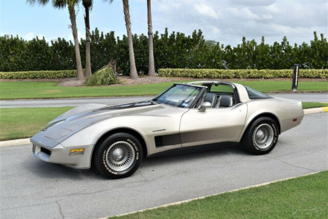 Beautiful 1982 Corvette Collector Edition 5.7L Automatic 832 Miles 1982 Chevrolet Corvette Collector Edition