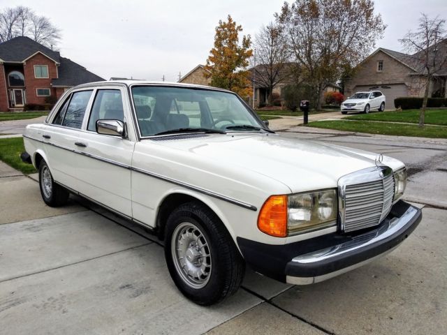 1982 Mercedes-Benz 300-Series 300D TURBO DIESEL - photo 2