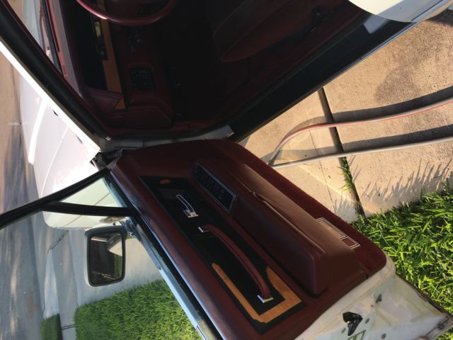 1984 Lincoln Continental Base Sedan 4-Door - photo 12
