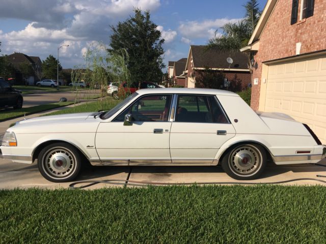1984 Lincoln Continental Base Sedan 4-Door - photo 2