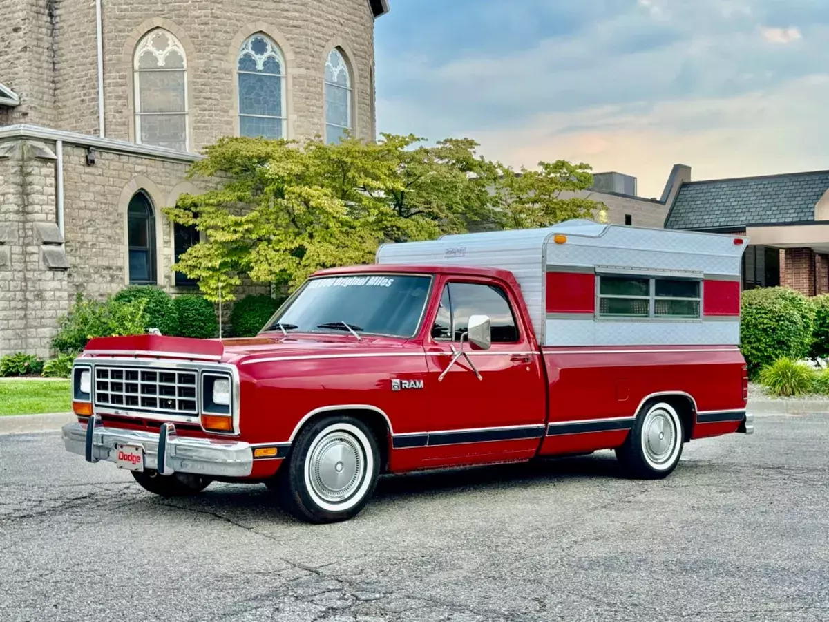 BEAUTIFUL 1985 DODGE RAM D150 CAMPER SPECIAL 5.9L 59K MILES ORIGINAL- SWEET!! 1985 Dodge Ram 1500 Camper Special 59K Miles - Low Price - Must See!!