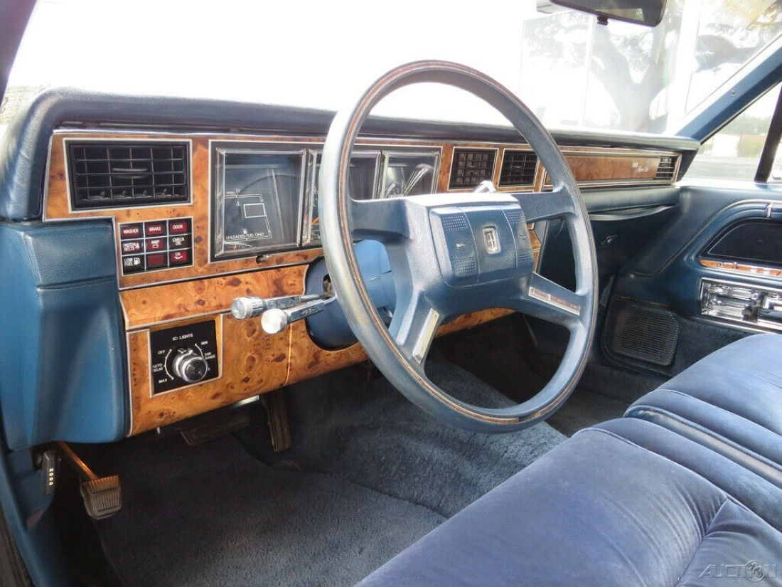 1985 Lincoln Town Car Gorgeous Survivor Low Miles Garage Kept - photo 13