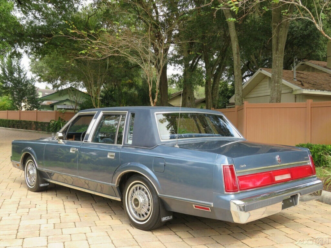 1985 Lincoln Town Car Gorgeous Survivor Low Miles Garage Kept - photo 2