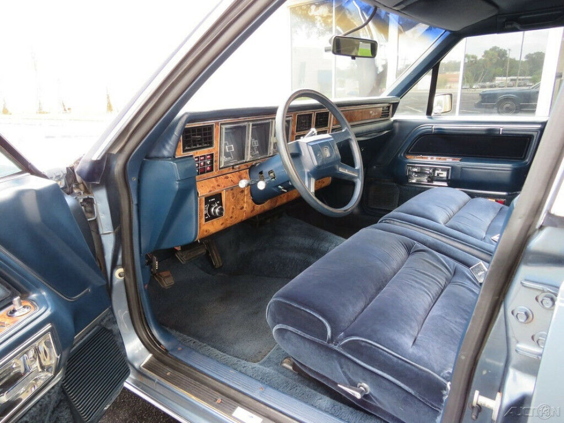 1985 Lincoln Town Car Gorgeous Survivor Low Miles Garage Kept - photo 9
