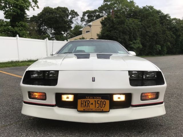 1986 Chevrolet Camaro Iroc - photo 2