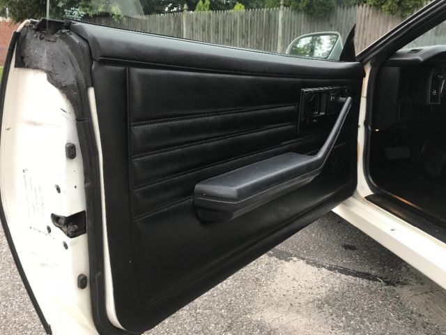 1986 Chevrolet Camaro Iroc - photo 8