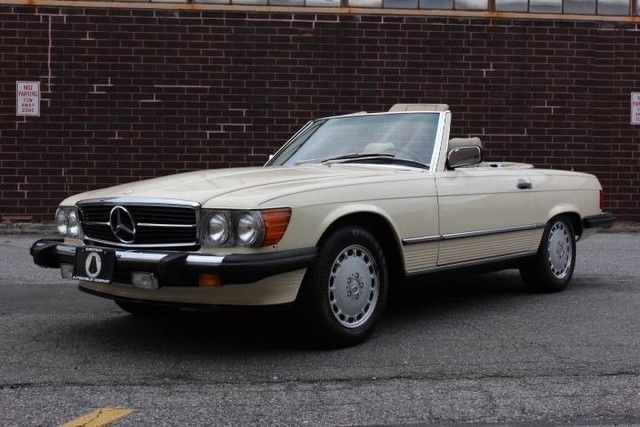 BEAUTIFUL 1986 MERCEDES-BENZ 560SL, ONLY 43,895 MILES, EUROPEAN KINDER SEAT 1986 Mercedes-Benz SL-Class 560SL