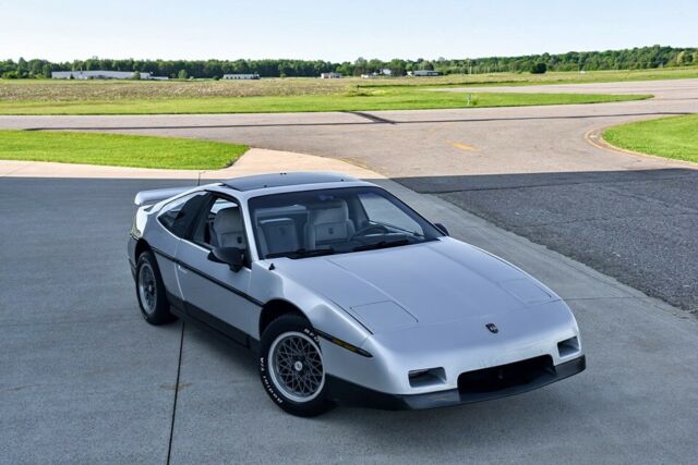 Beautiful 1986 SE ( GT Clone) Muncie 4 speed, 68k original miles! 1986 Pontiac Fiero SE (GT CLONE)