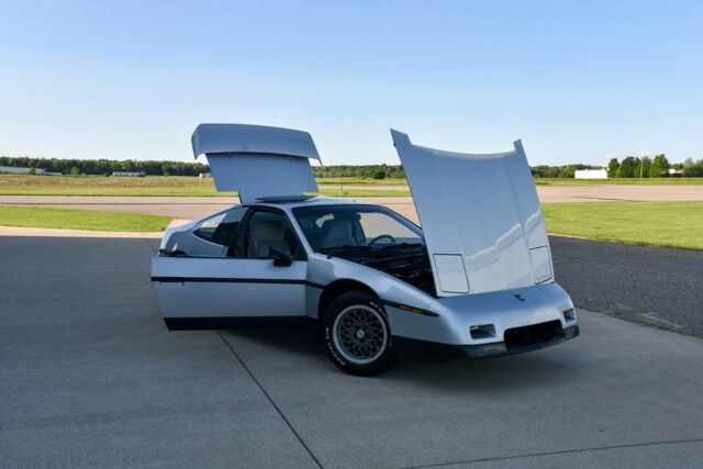 1986 Pontiac Fiero SE (GT CLONE) - photo 10
