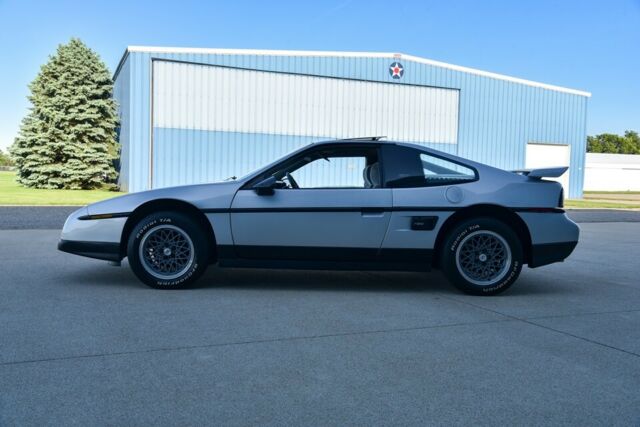 1986 Pontiac Fiero SE (GT CLONE) - photo 4