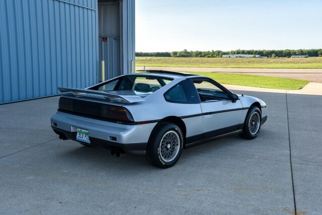1986 Pontiac Fiero SE (GT CLONE) - photo 5