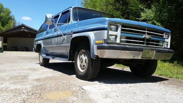 1986 Chevrolet Suburban C20 HD Custom Deluxe - photo 10