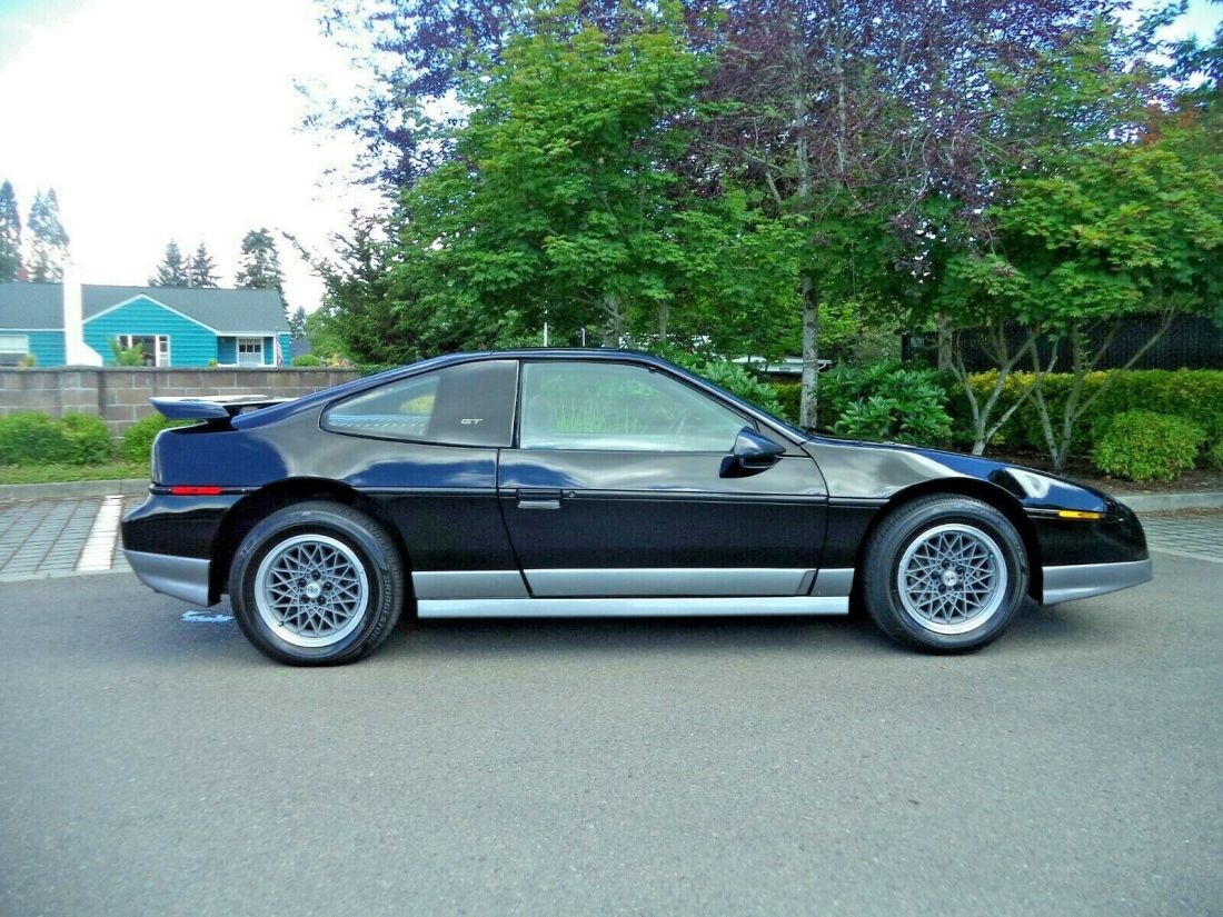 1987 Pontiac Fiero - photo 2