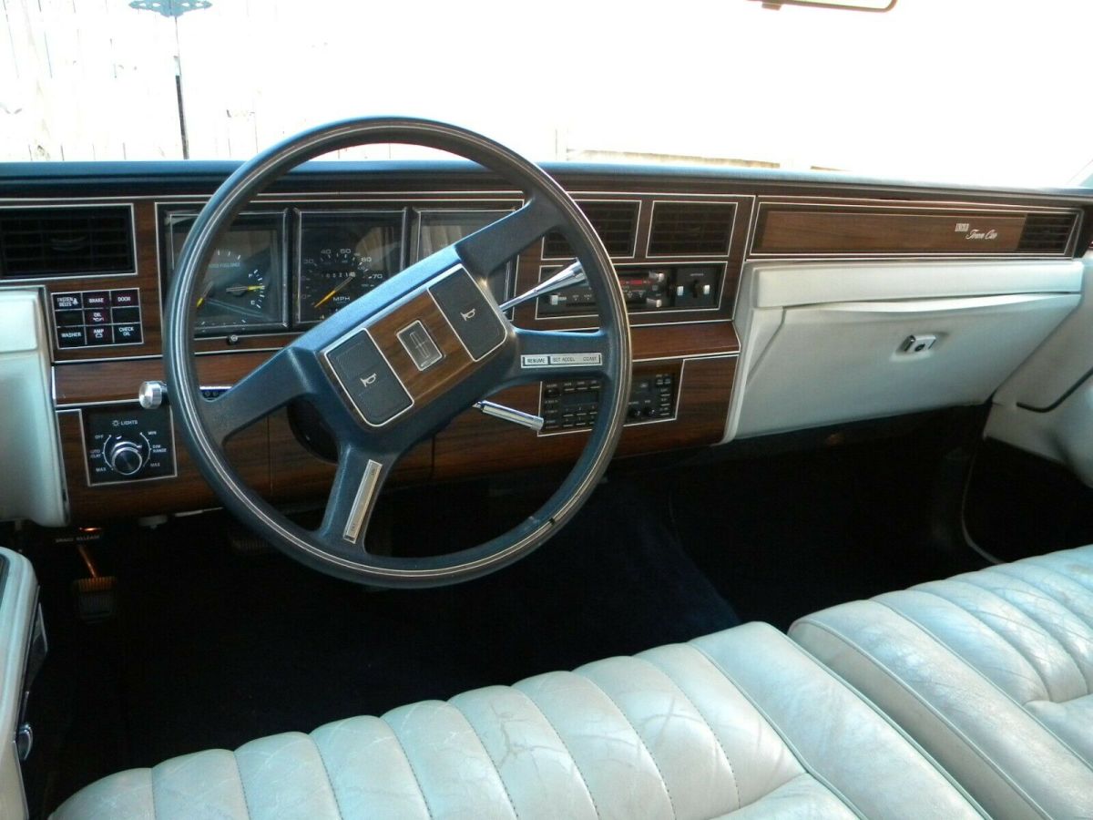 1988 Lincoln Town Car - photo 10