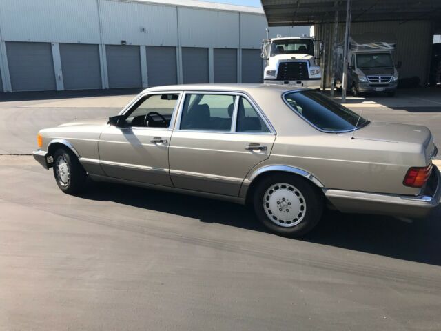 1988 Mercedes-Benz 500-Series Smoke Silver with Chrome Trim and Brown Leather - photo 4
