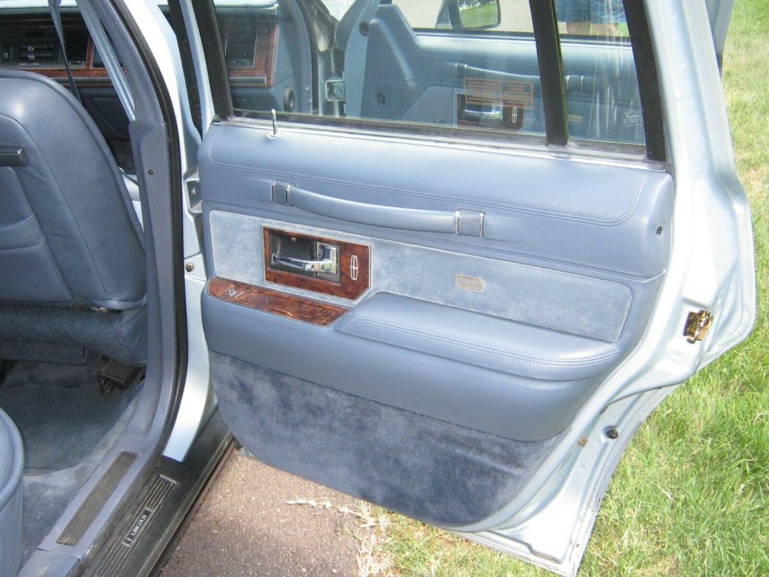 1990 Lincoln Town Car CARTIER - photo 8