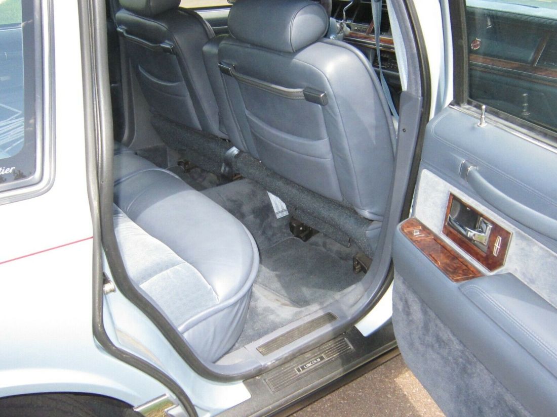 1990 Lincoln Town Car CARTIER - photo 9