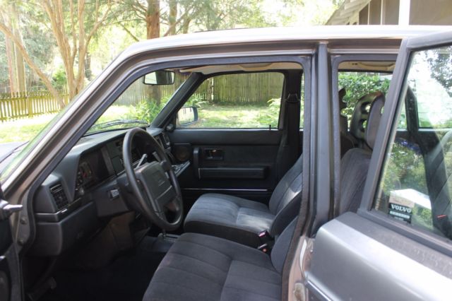 1991 Volvo 240 Base Sedan 4-Door - photo 6