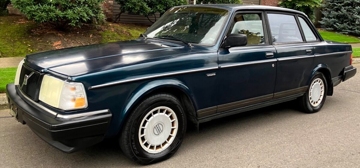 Beautiful 1992 Volvo 240 sedan great condition runs and drives clean title 1992 Volvo 240