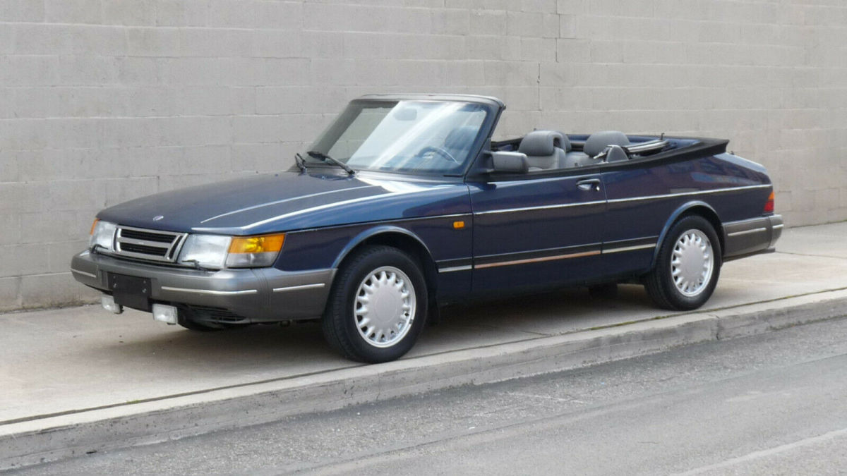 1993 Saab 900 S . Convertible