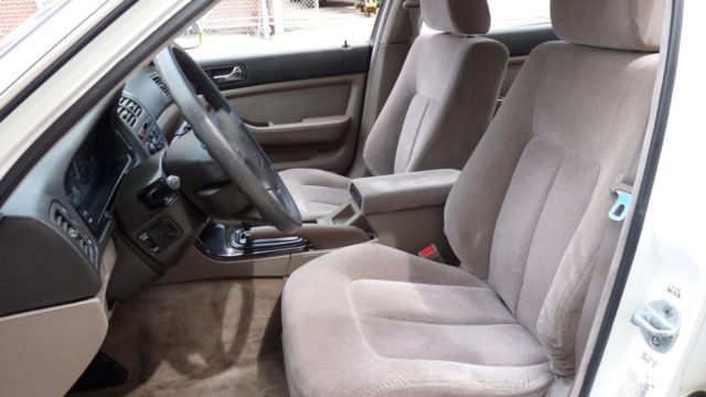 1994 Acura Legend L Sedan 4-Door - photo 10