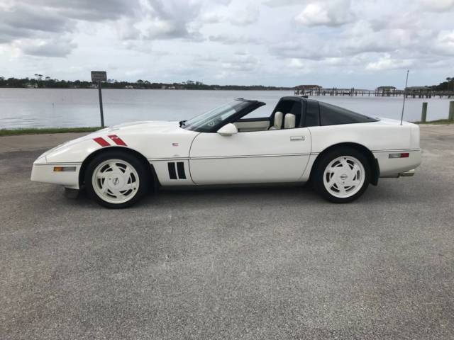 BEAUTIFUL 35TH ANNIVERSARY EDITION LOW MILE 1988 CORVETTE VERY RARE OPTIONS 1988 Chevrolet Corvette