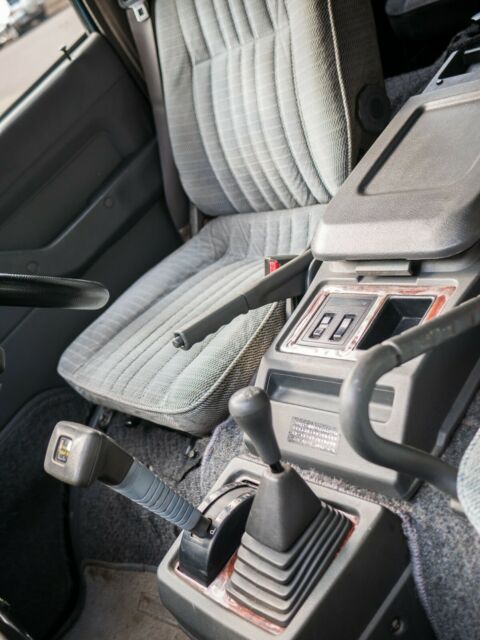 1993 Mitsubishi Delica - photo 11