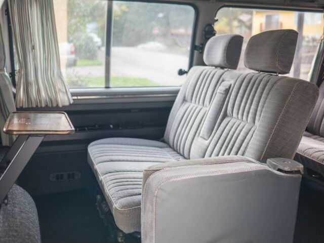 1993 Mitsubishi Delica - photo 12