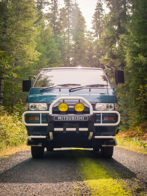 1993 Mitsubishi Delica - photo 2