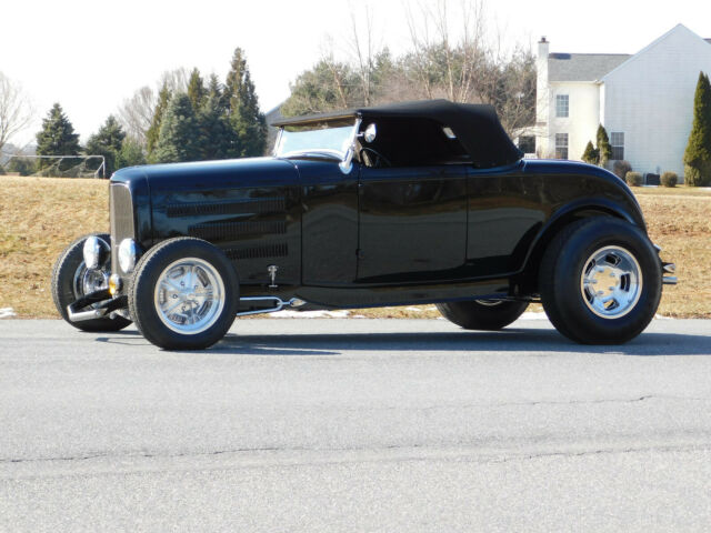 BEAUTIFUL & PROFESSIONALLY BUILT, 350 C.I. w/350 TURBO; QUICK CHANGE EX. COND. 1932 Ford Roadster Hot Rod; Street Rod; Hi-boy; Deuce