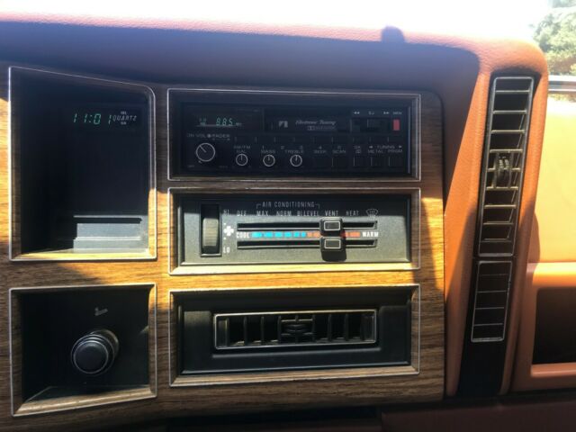 1984 Jeep Wagoneer Limited - photo 8