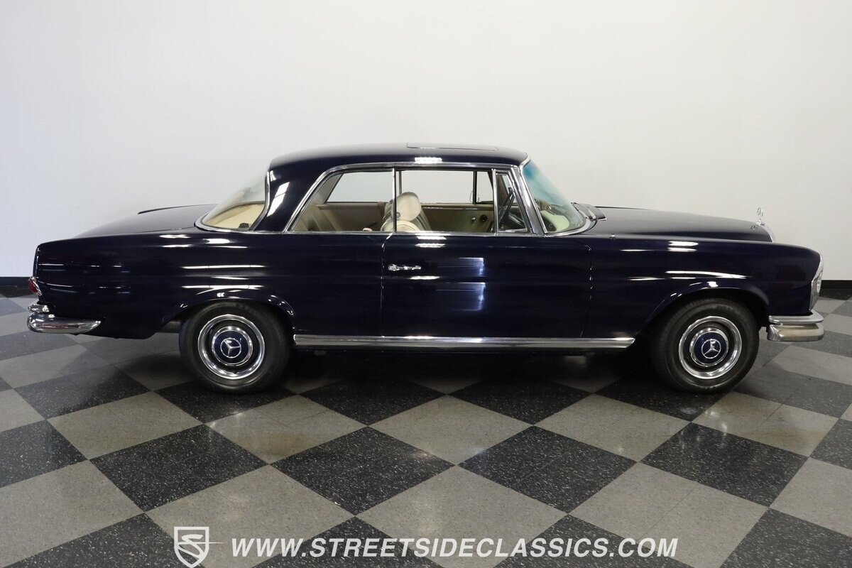 1966 Mercedes-Benz 200-Series coupe - photo 13